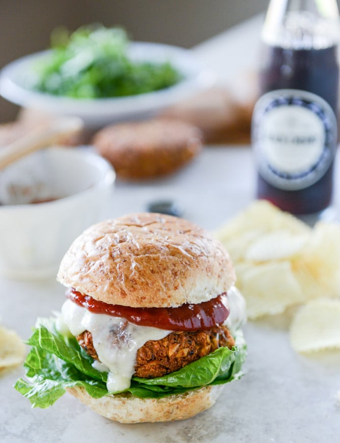 cheesy crunchy crispy chickpea burgers I howsweeteats.com