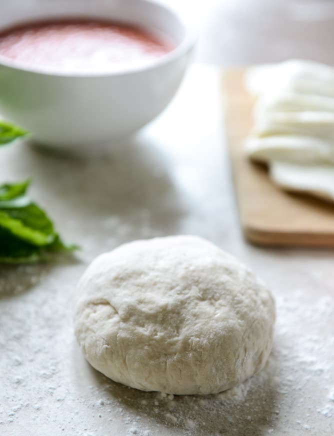 thin crust pizza I howsweeteats.com