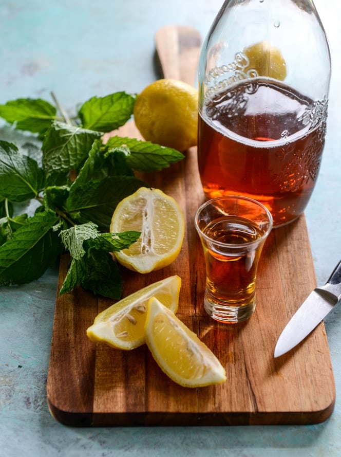 bourbon mint iced tea I howsweeteats.com
