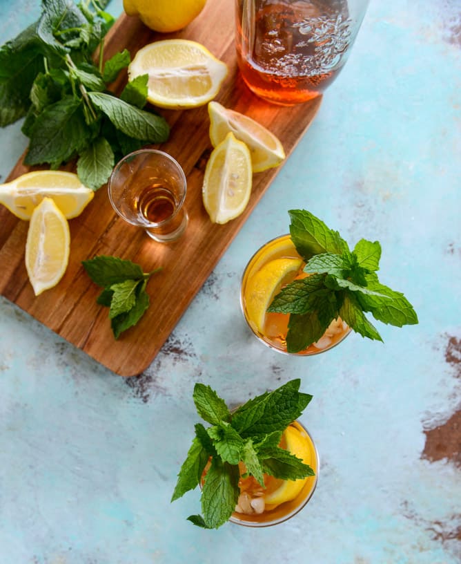 bourbon mint iced tea I howsweeteats.com
