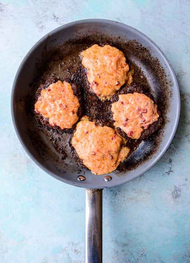 pimento cheese burgers I howsweeteats.com