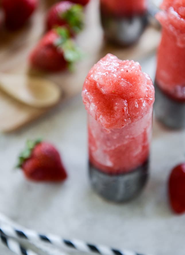 strawberry gin slushie I howsweeteats.com