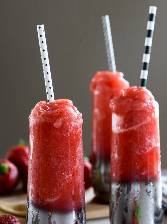 strawberry gin slushie I howsweeteats.com