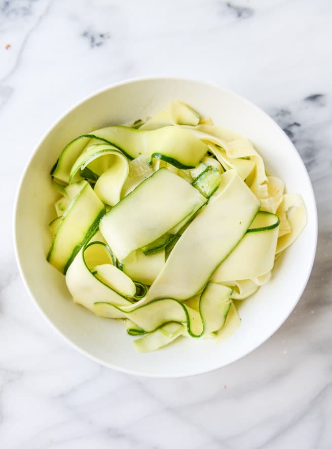 marinated zucchini feta salad with fresh corn and toasted pistachio breadcrumbs I howsweeteats.com