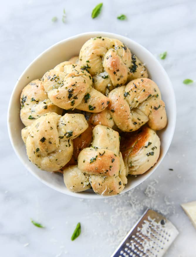 brown butter herb garlic knots I howsweeteats.com