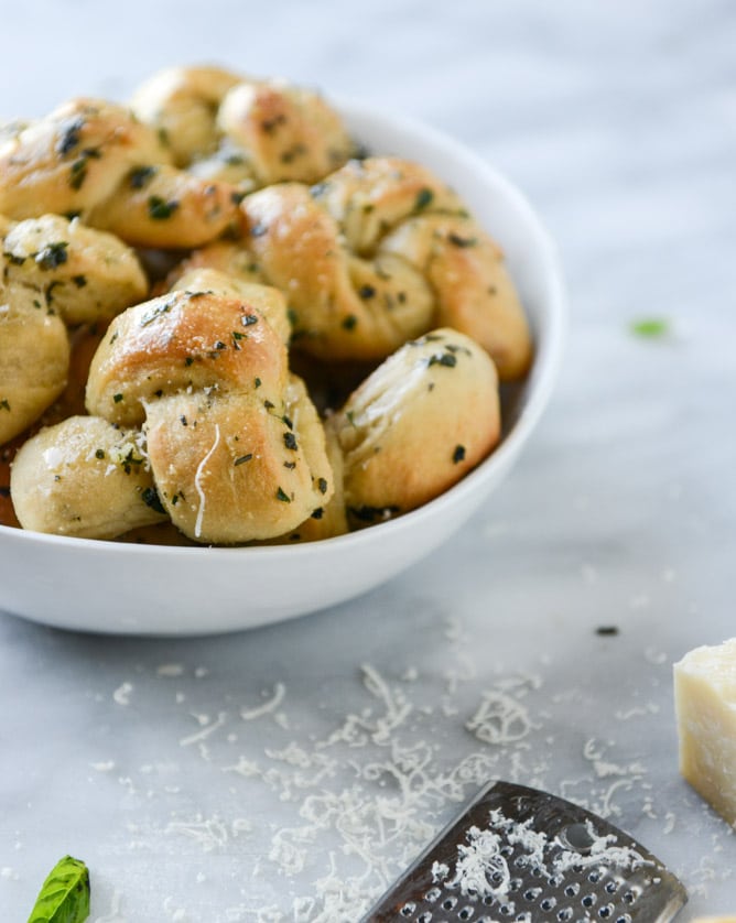 brown butter herb garlic knots I howsweeteats.com