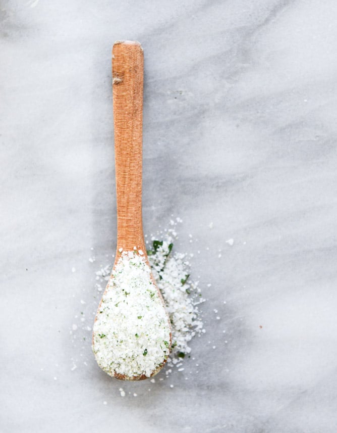DIY garden herb salt I howsweeteats.com