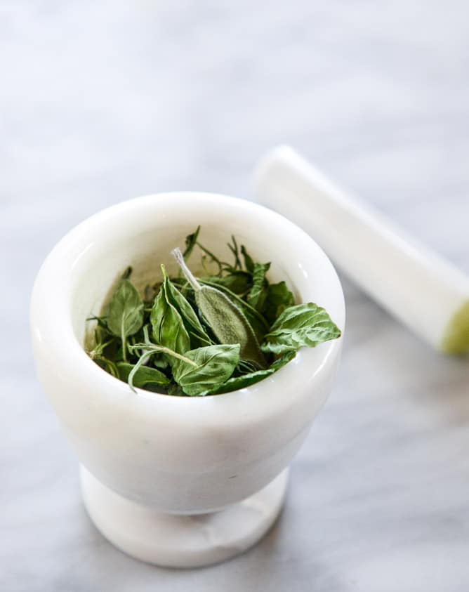 DIY garden herb salt I howsweeteats.com