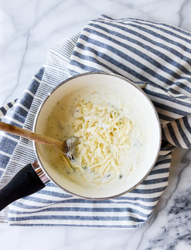 roasted green chile queso cheese dip I howsweeteats.com