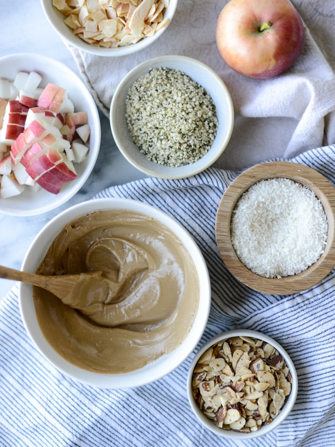 slow cooker apple cinnamon oatmeal with maple cream I howsweeteats.com
