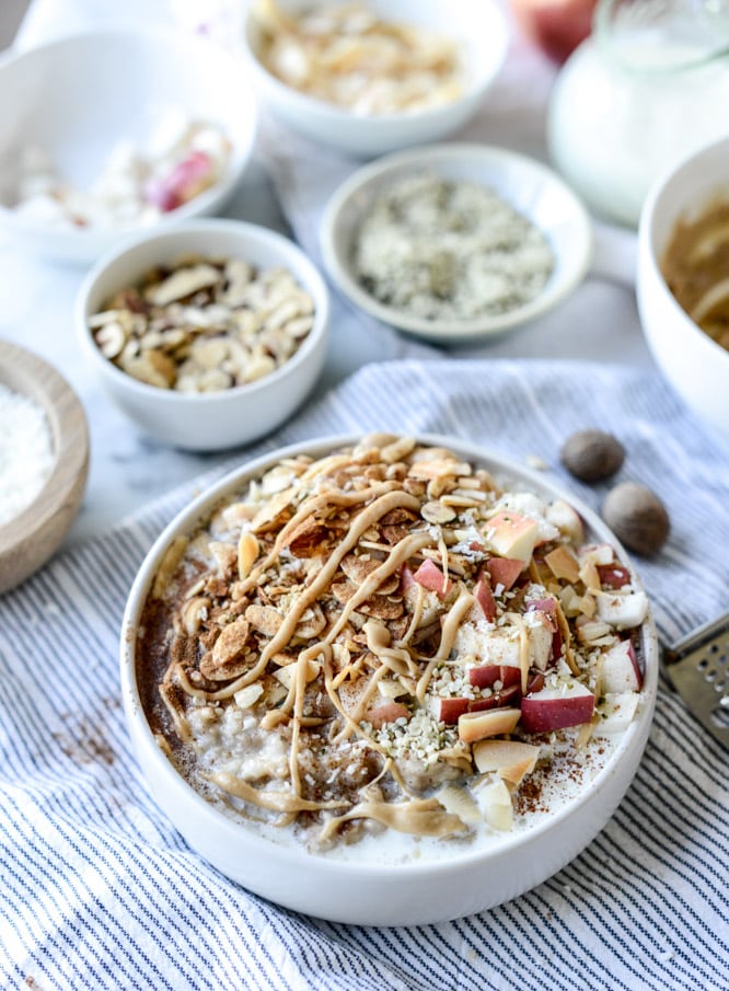 slow cooker apple cinnamon oatmeal with maple cream I howsweeteats.com