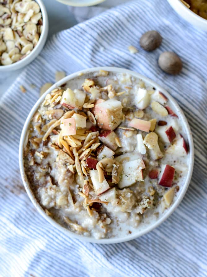 slow cooker apple cinnamon oatmeal with maple cream I howsweeteats.com