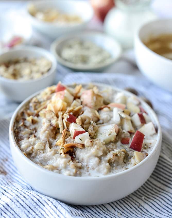 slow cooker apple cinnamon oatmeal with maple cream I howsweeteats.com