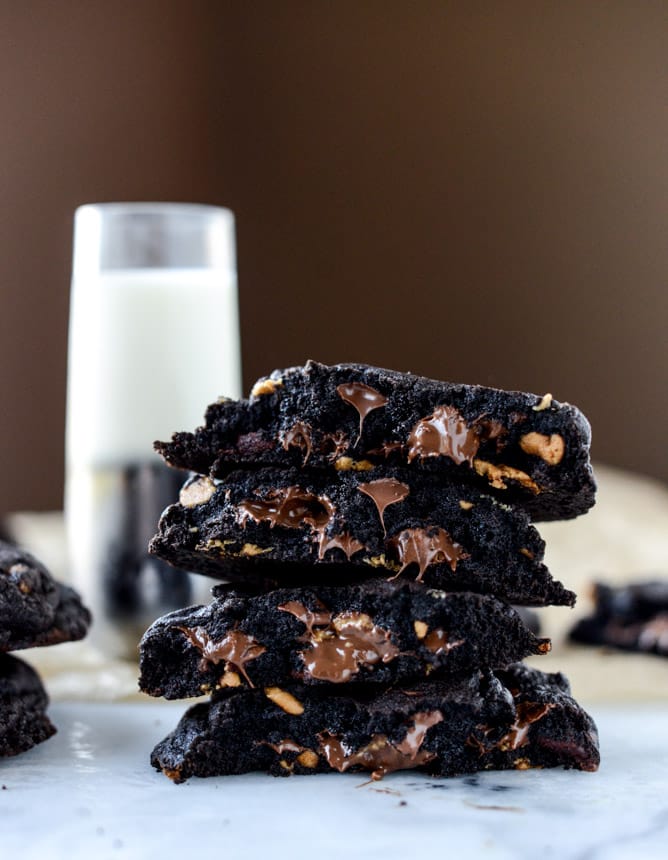 double dark chocolate peanut butter cup cookies I howsweeteats.com