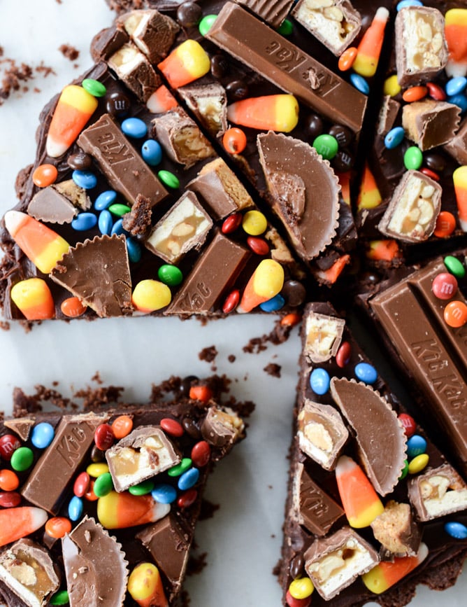 peanut butter nutella candy bar brownie I howsweeteats.com