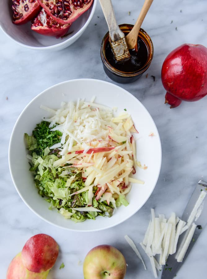 saucy chicken sandwiches with pomegranate bbq sauce and crunchy apple slaw I howsweeteats.com