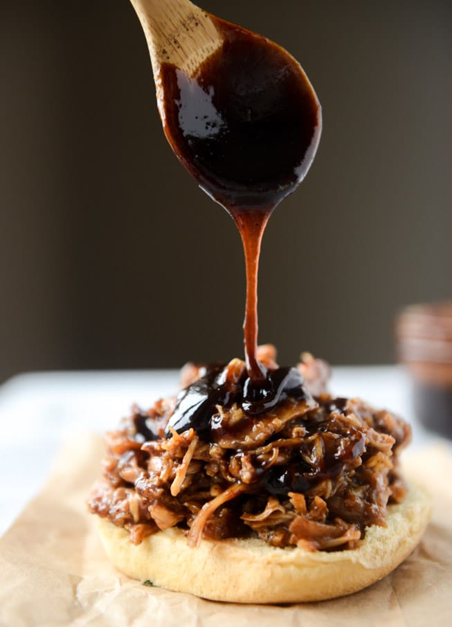 saucy chicken sandwiches with pomegranate bbq sauce and crunchy apple slaw I howsweeteats.com