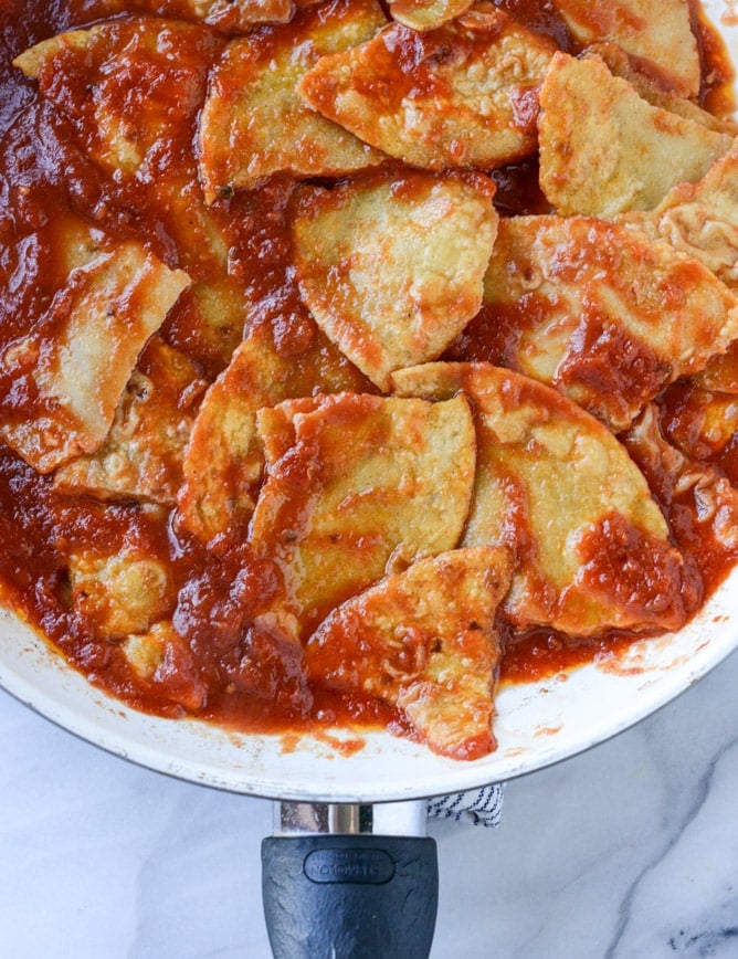 easy skillet chilaquiles I howsweeteats.com