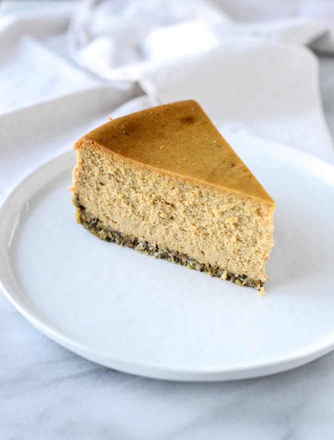 brown sugar pumpkin cheesecake with pistachio macaroon crust I howsweeteats.com