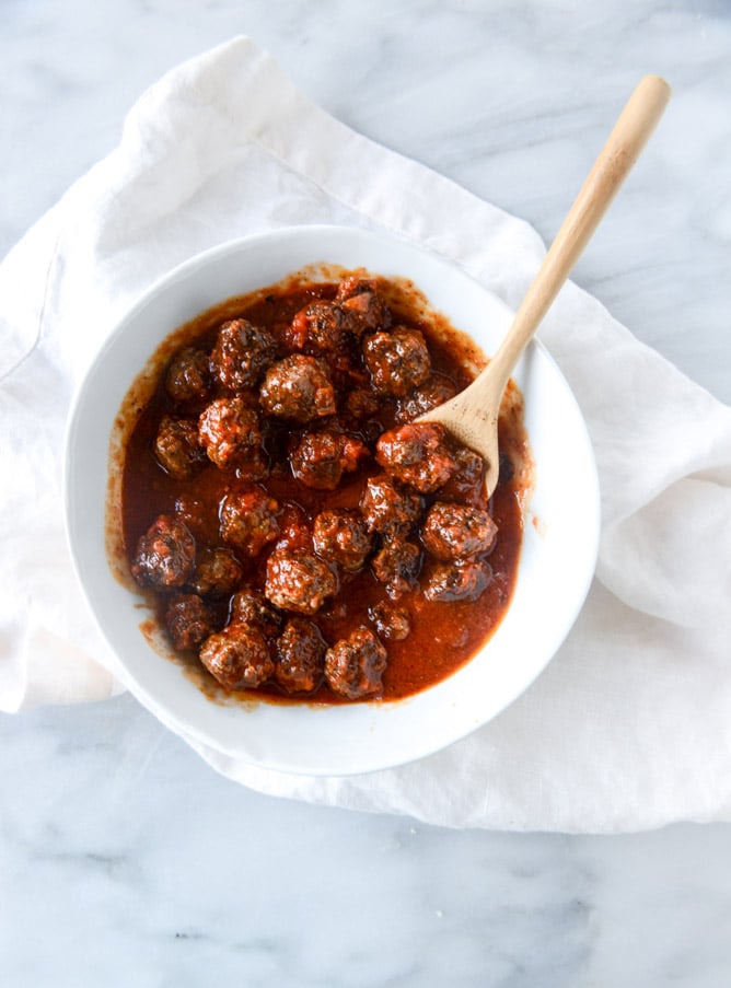 cheesy bucatini pie with mini meatballs I howsweeteats.com