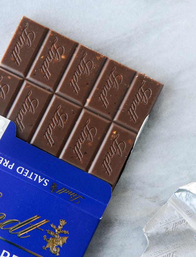 pretzel peanut butter stuffed chocolate bark I howsweeteats.com