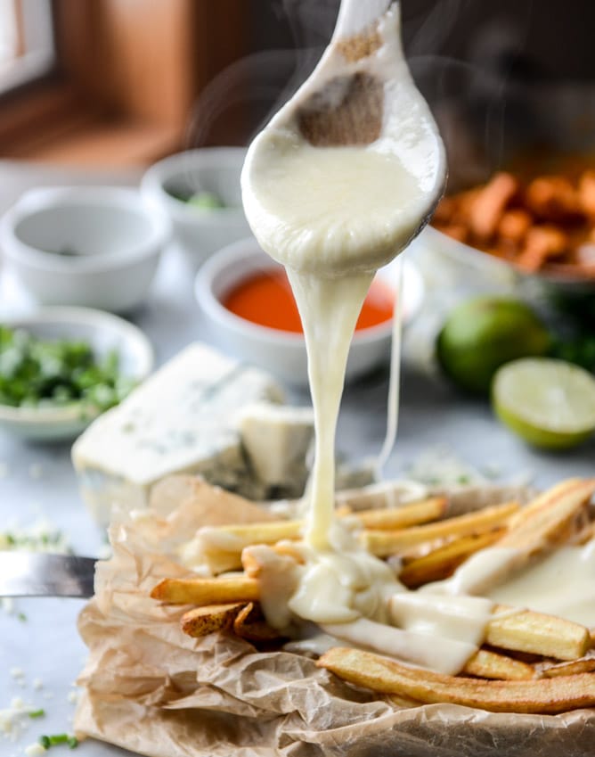 buffalo chicken beer cheese fondue fries I howsweeteats.com