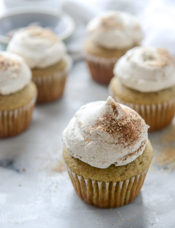 chai cupcakes with brown butter chai icing and crunchy sugar sprinkle I howsweeteats.com
