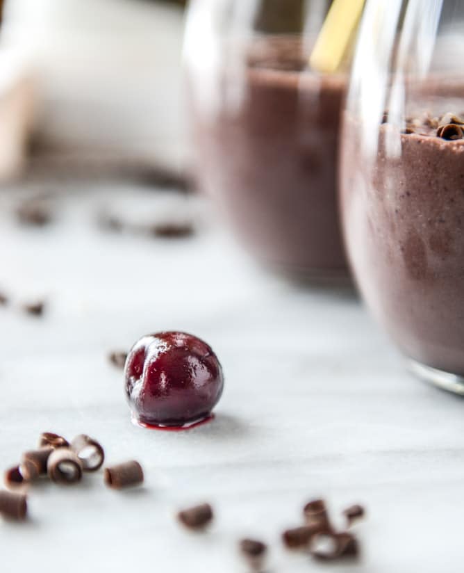dark chocolate cherry chai protein smoothie I howsweeteats.com