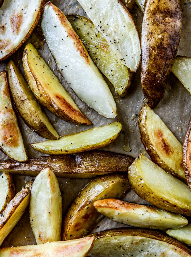 crispy roasted potato wedges with lentils, squash and goat cheese I howsweeteats.com