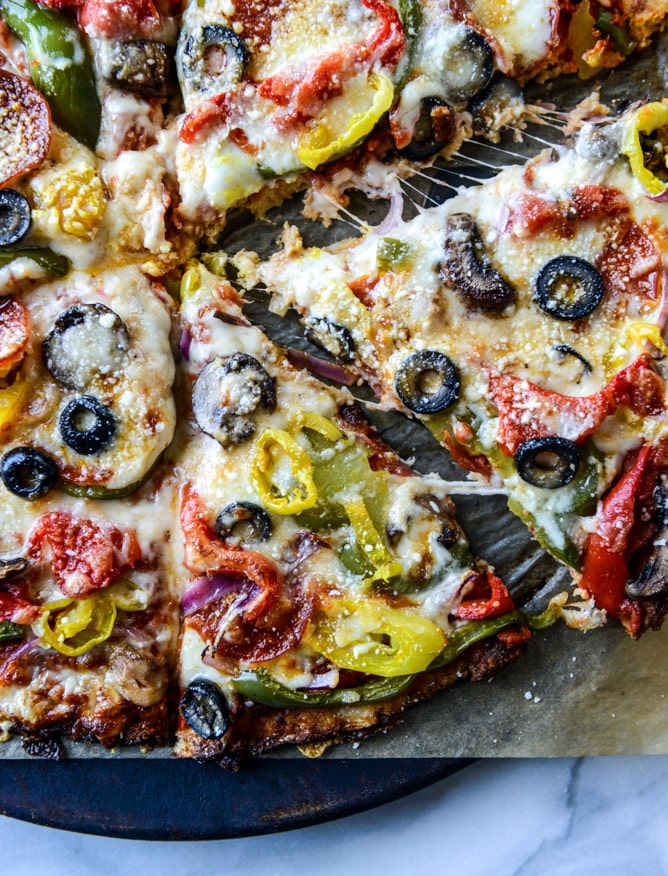 cauliflower crust pizza supreme I howsweeteats.com