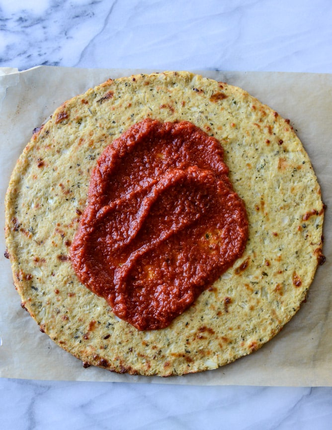 cauliflower crust pizza supreme I howsweeteats.com