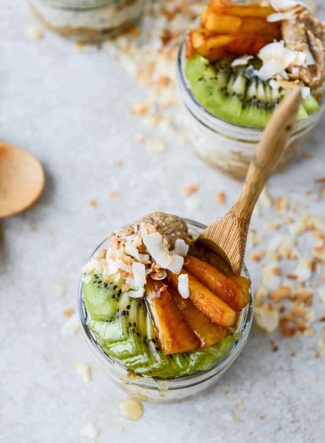 toasted coconut overnight oats I howsweeteats.com