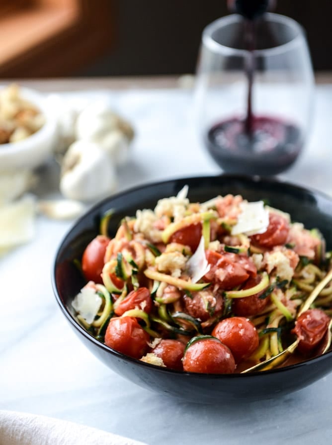 zucchini noodles with garlic tomato cream sauce I howsweeteats.com