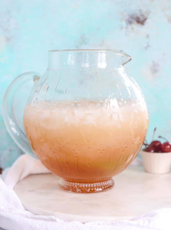 amaretto bourbon punch I howsweeteats.com