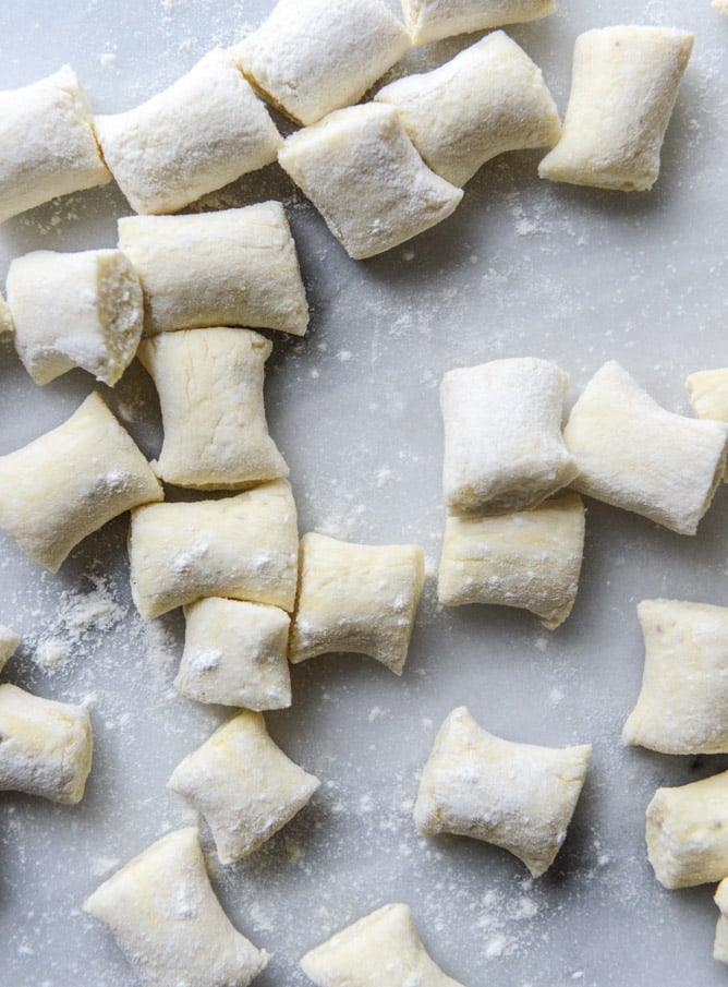 homemade ricotta gnocchi with asparagus pesto I howsweeteats.com