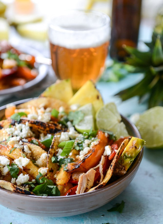 hawaiian chicken fajitas I howsweeteats.com