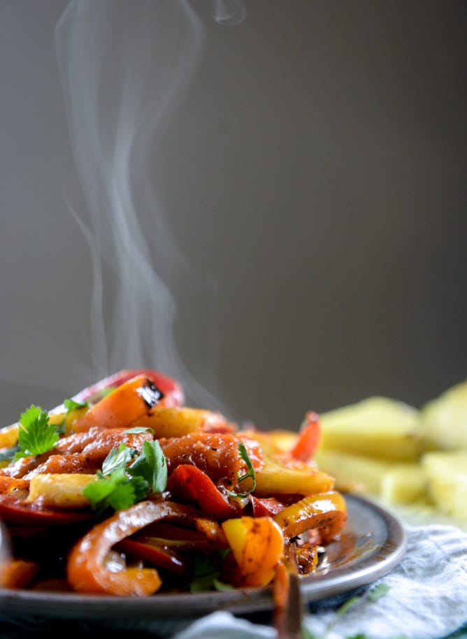 hawaiian chicken fajitas I howsweeteats.com