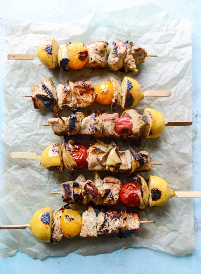grilled chicken, burst tomato and artichoke skewers I howsweeteats.com