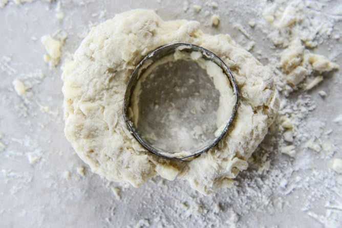 pimento cheese chicken salad on honey butter biscuits I howsweeteats.com