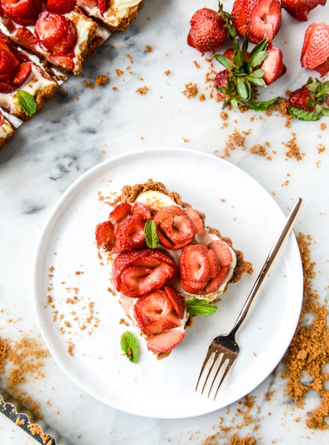 5 ingredient strawberry rose tart I howsweeteats.com