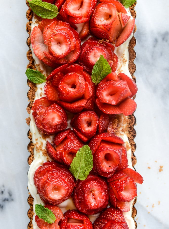 5 ingredient strawberry rose tart I howsweeteats.com