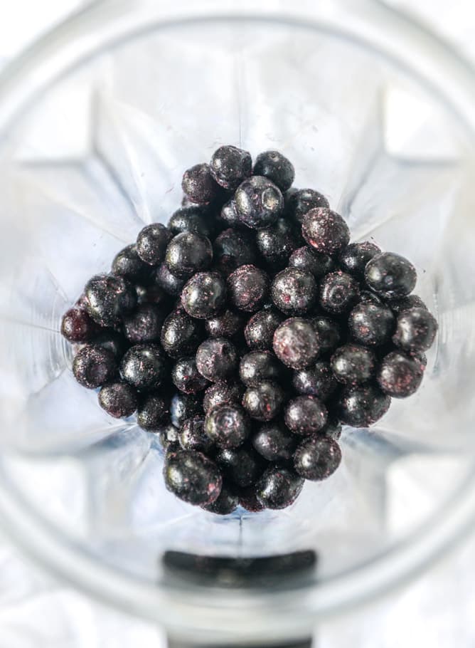 layered blueberry coconut slushie I howsweeteats.com