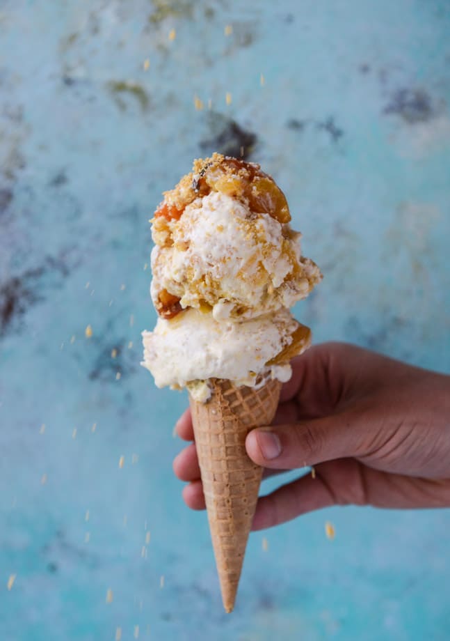 no-churn sugar roasted peach pie ice cream I howsweeteats.com