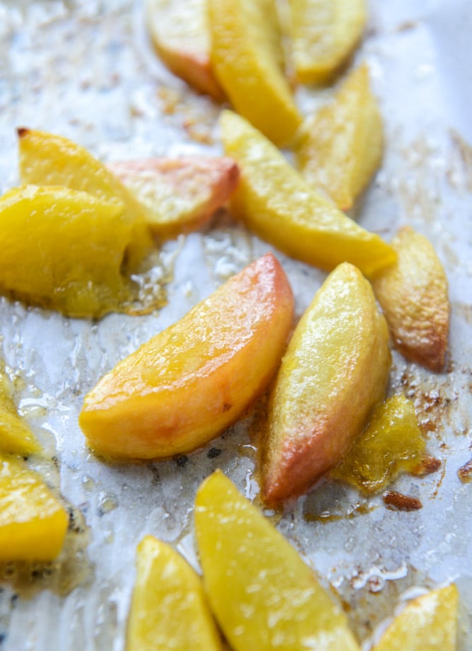 no-churn sugar roasted peach pie ice cream I howsweeteats.com