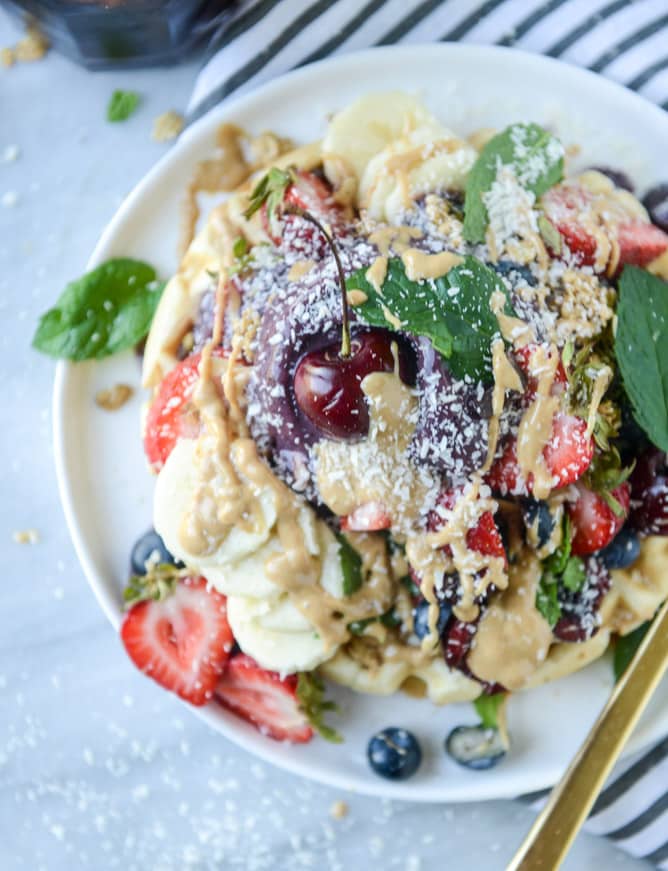 acai waffle sundae I howsweeteats.com