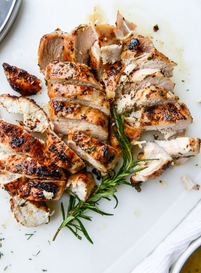 rosemary chicken, bacon and avocado salad I howsweeteats.com