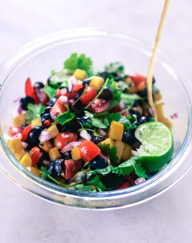 kalua pork sliders with mango blueberry salsa I howsweeteats.com