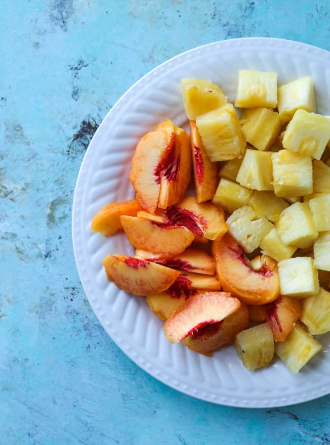 pineapple peach agua fresca I howsweeteats.com