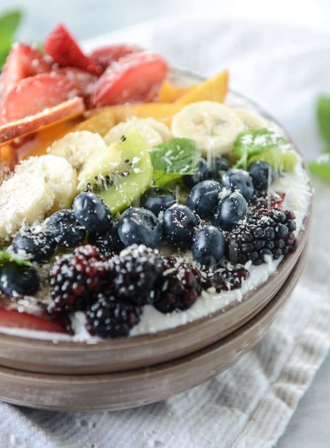 rainbow coconut smoothie bowls by @howsweeteats I howsweeteats.com