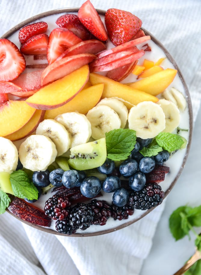 rainbow coconut smoothie bowls by @howsweeteats I howsweeteats.com